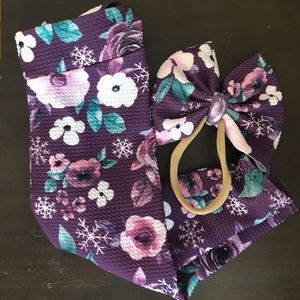 Winter floral leggings with matching bow on nylon. Size 12-18 mo